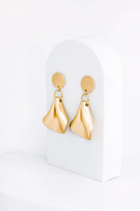 Metallic Fan Drop Earrings – Stylish Gold Earrings